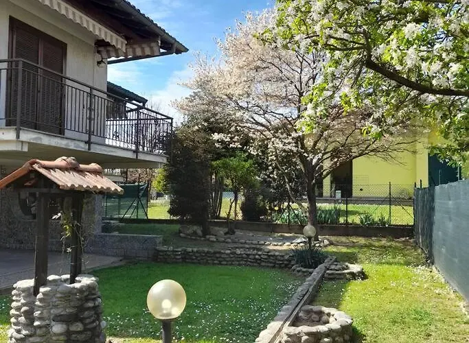 בית נופש Il Vecchio Kiwi - House With Private Garden Oleggio Castello